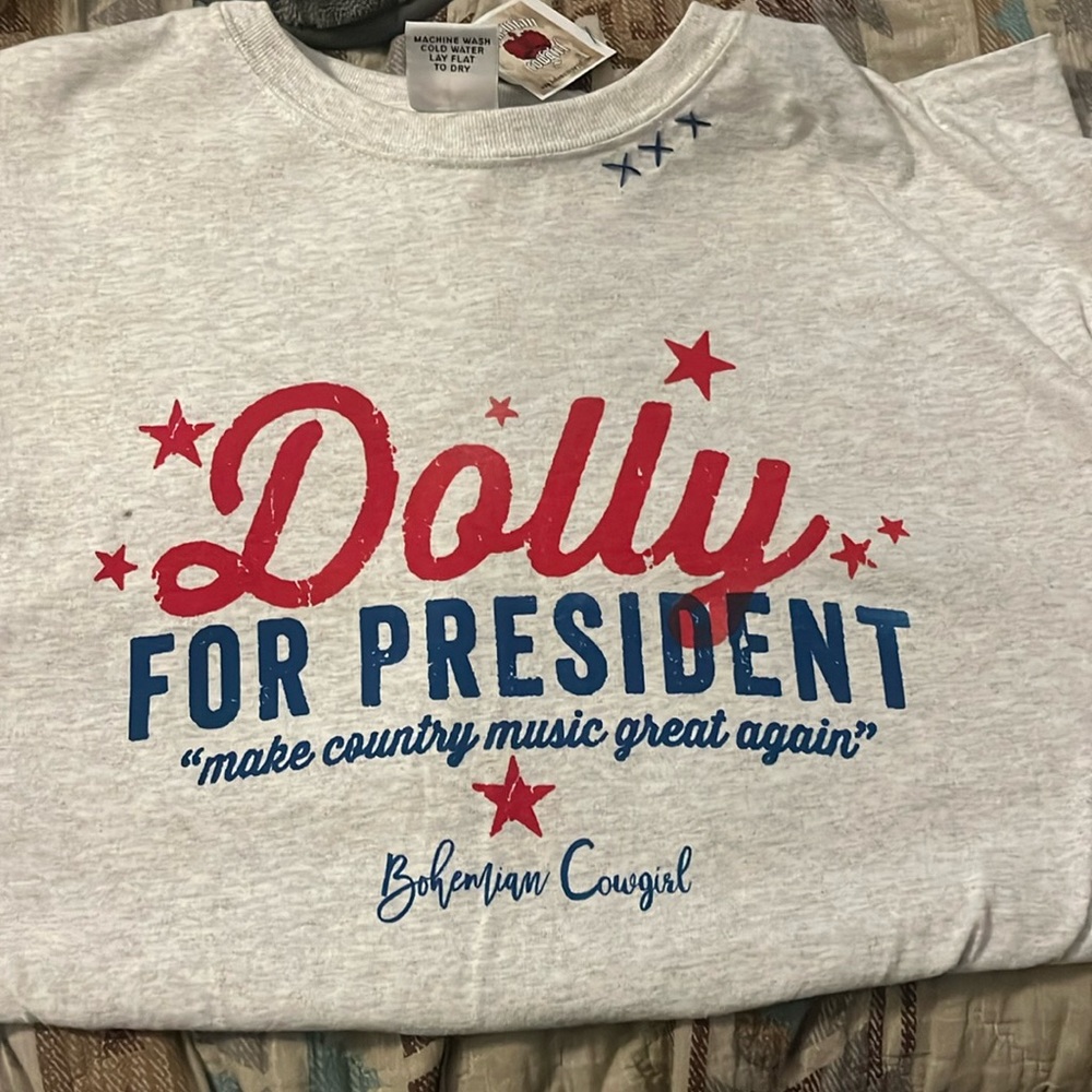 “Dolly for president” T shirt